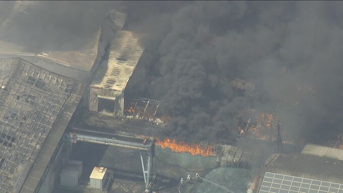 岡山・笠岡で火事　大和技研工業（本社：広島県福山市）の工場など燃える　現場は広島県境から約1km　福山地区消防組合が応援出動|TBS NEWS DIG