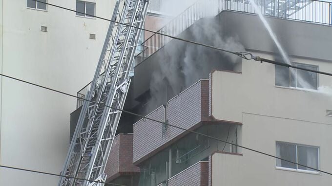 【速報】「ベランダから炎が上がっている」広島市中区で火災　建物の最上階から炎や煙　1人けが　|　RCC NEWS | 広島ニュース | RCC中国放送