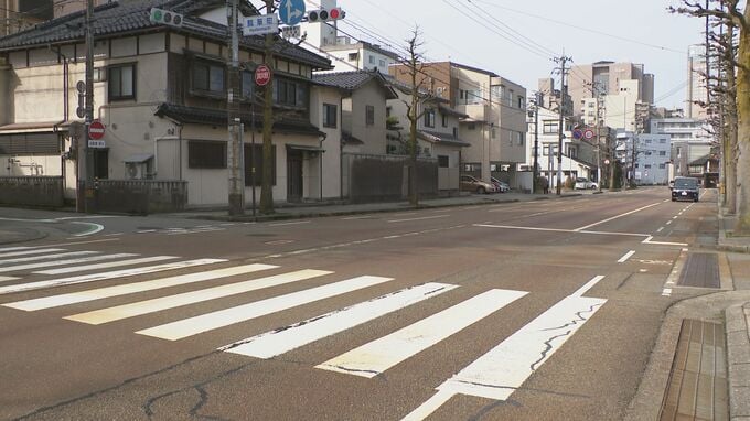 乗用車にはねられ80歳女性死亡 車の男性「信号は青だった」金沢市の市道|TBS NEWS DIG