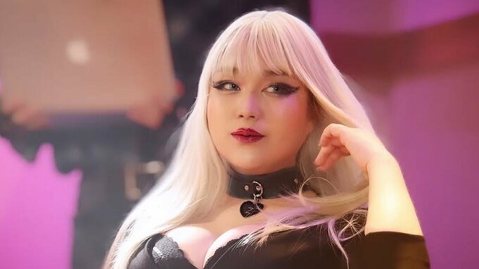 【りんごちゃん】ブロンドヘアーにド派手メイク姿を再披露！　「カッコいい！！！」「美しい〜❤️」「めちゃ可愛セクシー」など反響|TBS NEWS DIG