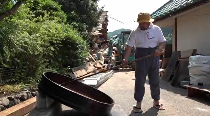 能登半島地震で全壊した漆器工房で伝統の「天日黒目」　|　石川県のニュース｜MRO北陸放送