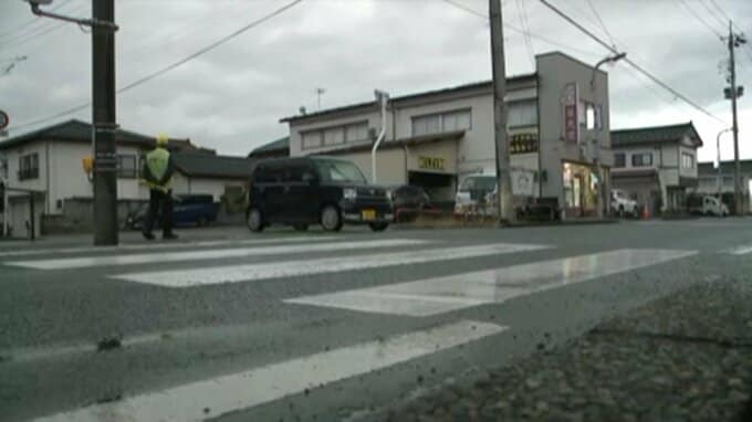 【現場】横断歩道を渡っていた男子小学生3人が車にはねられる　運転手の男(21)を現行犯逮捕　現場には押しボタン式信号機（山形）　|　山形のニュース│TUYテレビユー山形