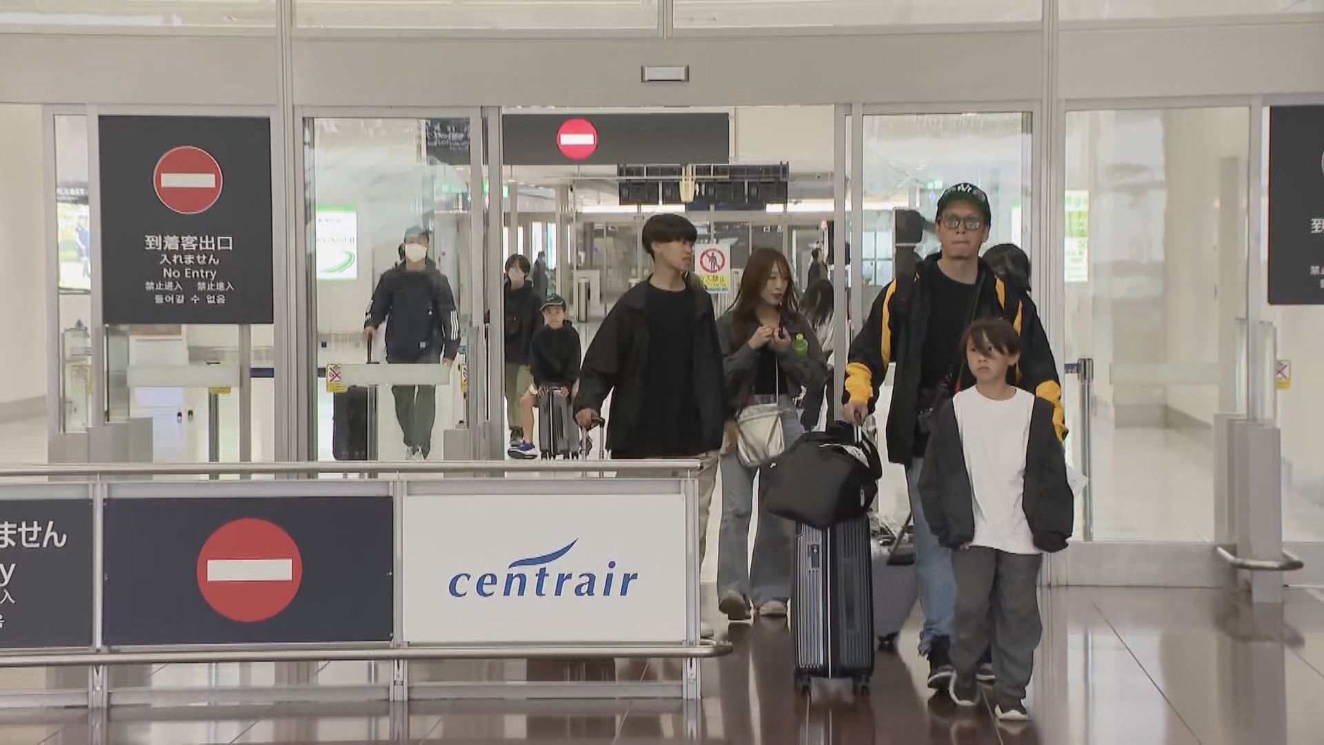 「空の上で『津波が来る』と…」 台湾沖地震で沖縄に一時津波警報　中部空港に沖縄便が引き返し旅行客ため息