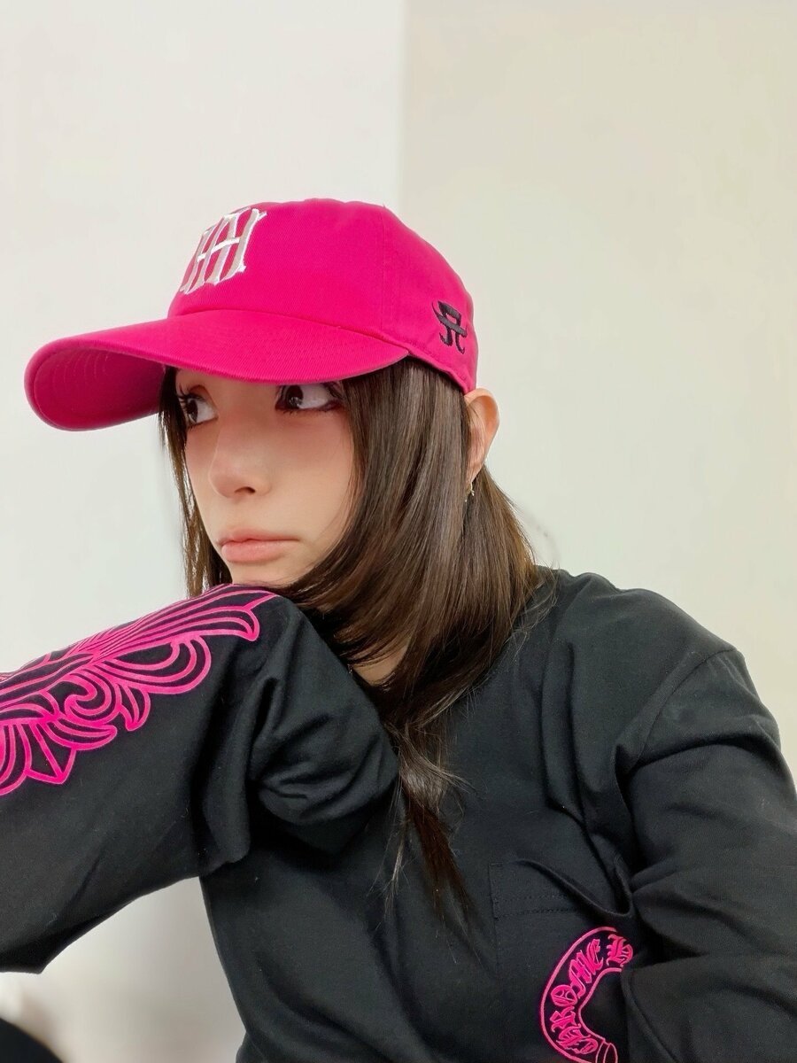 浜崎あゆみモデル スピーカー ツーカー東京・東海、浜崎あゆみデザインのケータイ