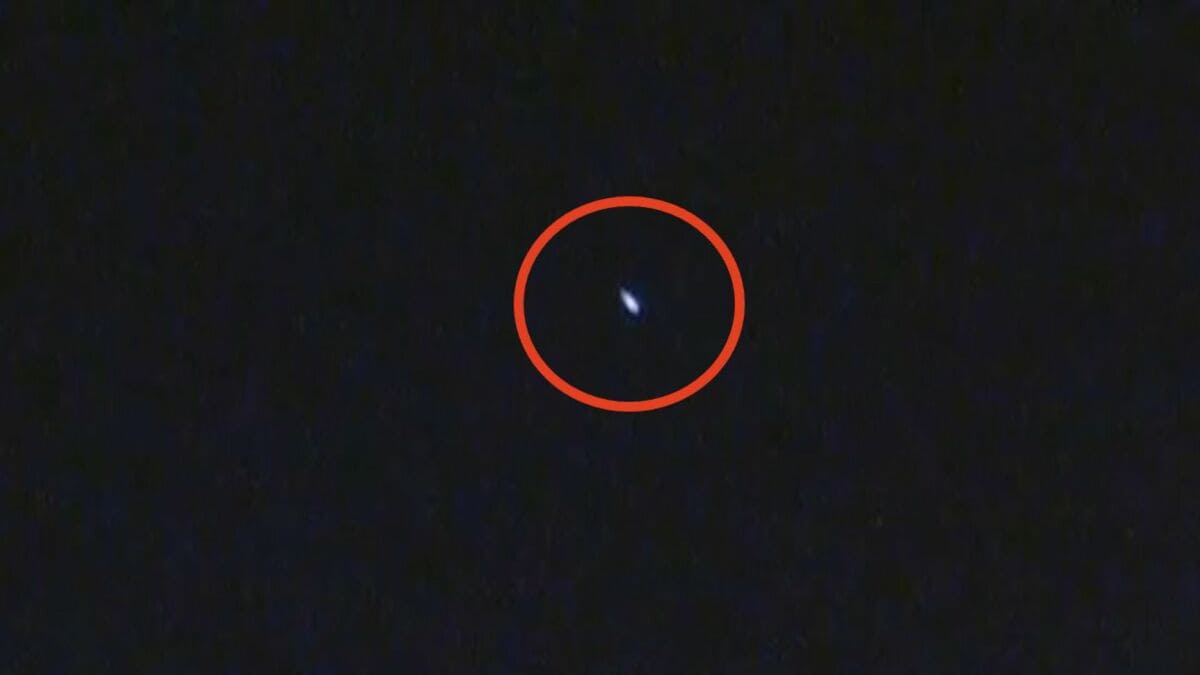 火球とみられる明るい流れ星　県営名古屋空港と三重・尾鷲の情報カメラに映る