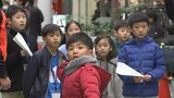 手づくりの紙飛行機で飛距離を競う “紙ヒコーキ1グランプリ” 鳥人幸吉ゆかりの表町商店街で開催【岡山】|TBS NEWS DIG