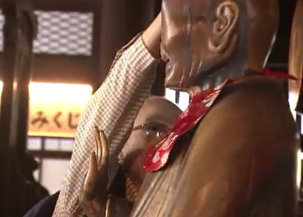 「本当にありがたい…」盗難被害の善光寺『びんずる尊者像』5日ぶりに本堂に安置　警備強化も　長野|TBS NEWS DIG