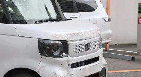 「ブレーキとアクセルを踏み間違えた」長野市の中心市街地であわや…の事故 79歳男性が運転の軽乗用車が暴走 軽バンと衝突しフェンスに突っ込む|TBS NEWS DIG