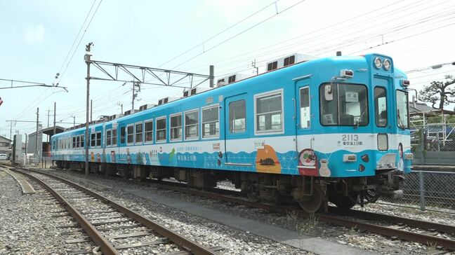 定番のオレンジではない、青い「一畑電車」…正体は大手保険会社の「全面ラッピング電車」 SNS全盛の時代に広告電車を走らせる狙いとは?|TBS NEWS DIG