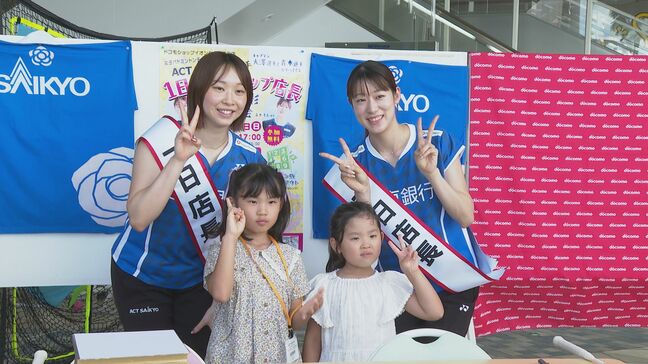 バドACT SAIKYO選手が１日店長　ファンと交流　サイン会や写真撮影も|TBS NEWS DIG