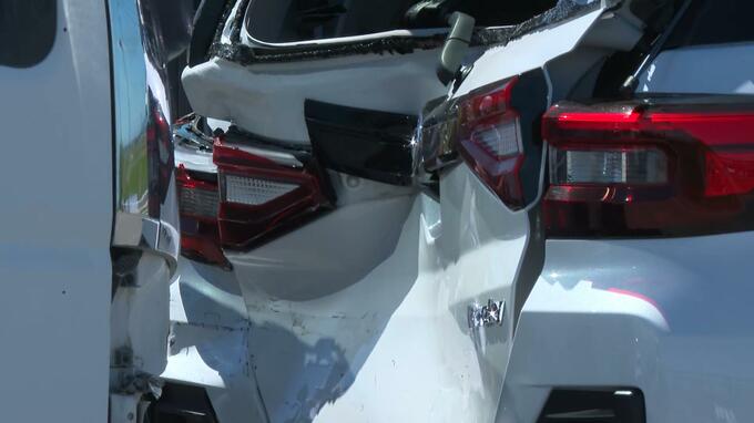 信号待ちをしていた車4台に80代男性が運転のトラックが突っ込む　男性2人が病院搬送もいずれも軽傷　|　青森のニュース│ATV NEWS│青森テレビ