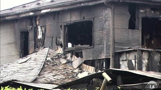 住宅など2棟全焼の火事　焼け跡からは男性1人の遺体　火事のあとからこの家に住む74歳男性と連絡取れず　青森県八戸市|TBS NEWS DIG