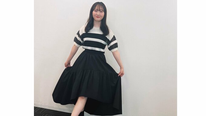 【本田望結】　「スカートです。」　指輪とフィッシュテールスカート　モノトーン大人コーデにファン反響|TBS NEWS DIG