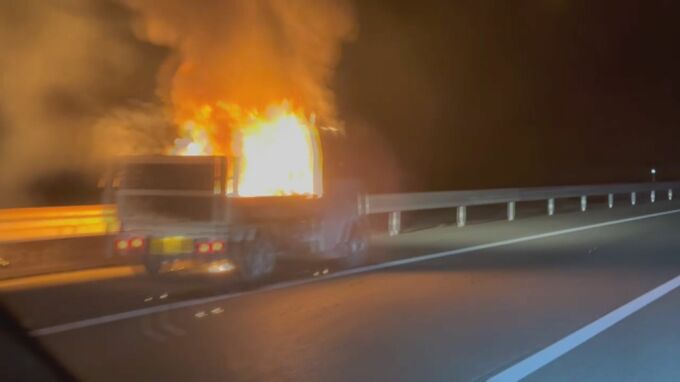 荷台にガスバーナー… 山陽道で軽トラックが焼ける火事　付近は２時間通行止め　広島　|　RCC NEWS | 広島ニュース | RCC中国放送