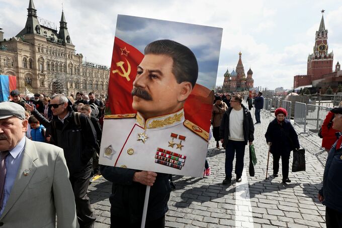 ロシアでスターリンが復権、急速に再評価－弾圧や検閲・密告も再来