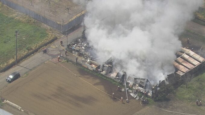 千葉・市川市の産業廃棄物を扱う会社敷地で火事　回収したごみから出火か…計3棟焼ける　けが人は現時点で確認されず|TBS NEWS DIG