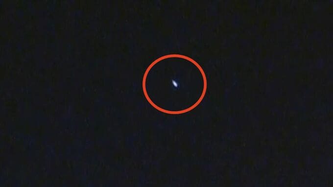 ｢火球｣とみられる明るい流れ星… 関東･関西･東海などで｢火球を見た｣の投稿相次ぐ 県営名古屋空港と三重・尾鷲の情報カメラに映る|TBS NEWS DIG