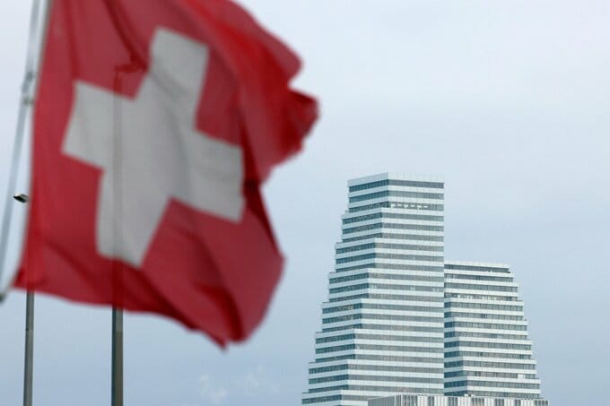 米政府、ノバルティスやロシュと薬価引き下げで合意へ－19日にも発表