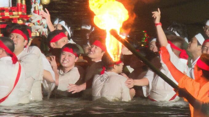 900年の歴史を誇る若宮八幡神社・裸祭り　寒風の桂川を渡る　日本三大裸祭り　大分　|　大分のニュース｜OBS NEWS｜大分放送