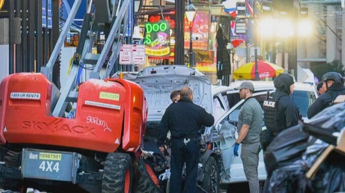 米で新年祝うイベントに車が突っ込み45人死傷　「テロ」で捜査、爆発物も　銃撃戦で運転の男は死亡|TBS NEWS DIG