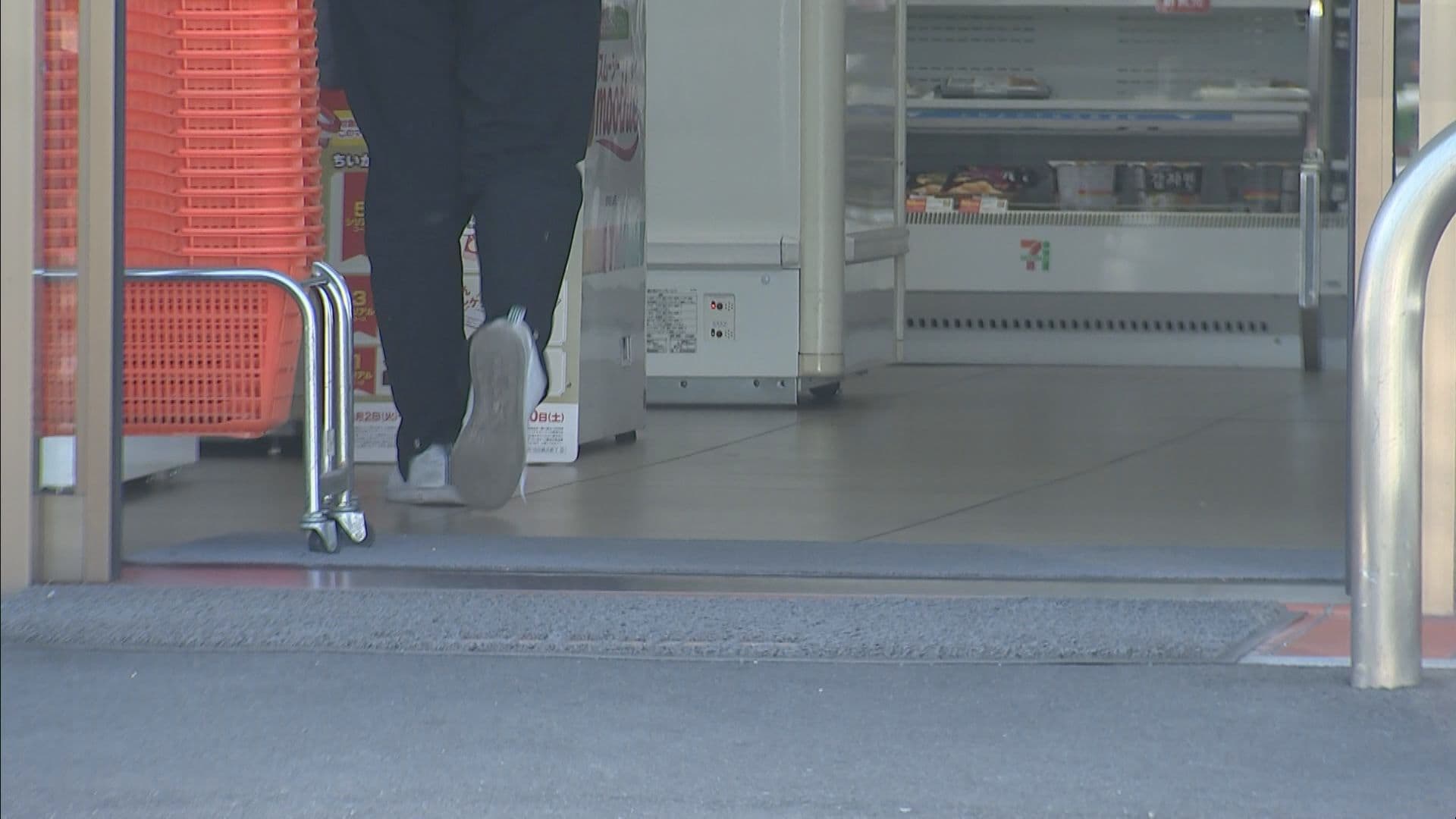 缶ビール盗みナイフで店員刺したか 強盗殺人未遂の非行事実に問われた