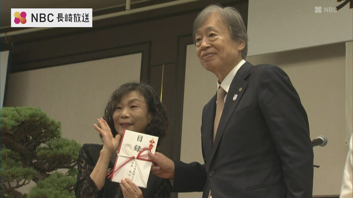 Kyushu Northern District Tax Accountants Association Presents Grant to Sign Language Circle in Sasebo | Nagasaki News | Weather | NBC Nagasaki Broadcasting