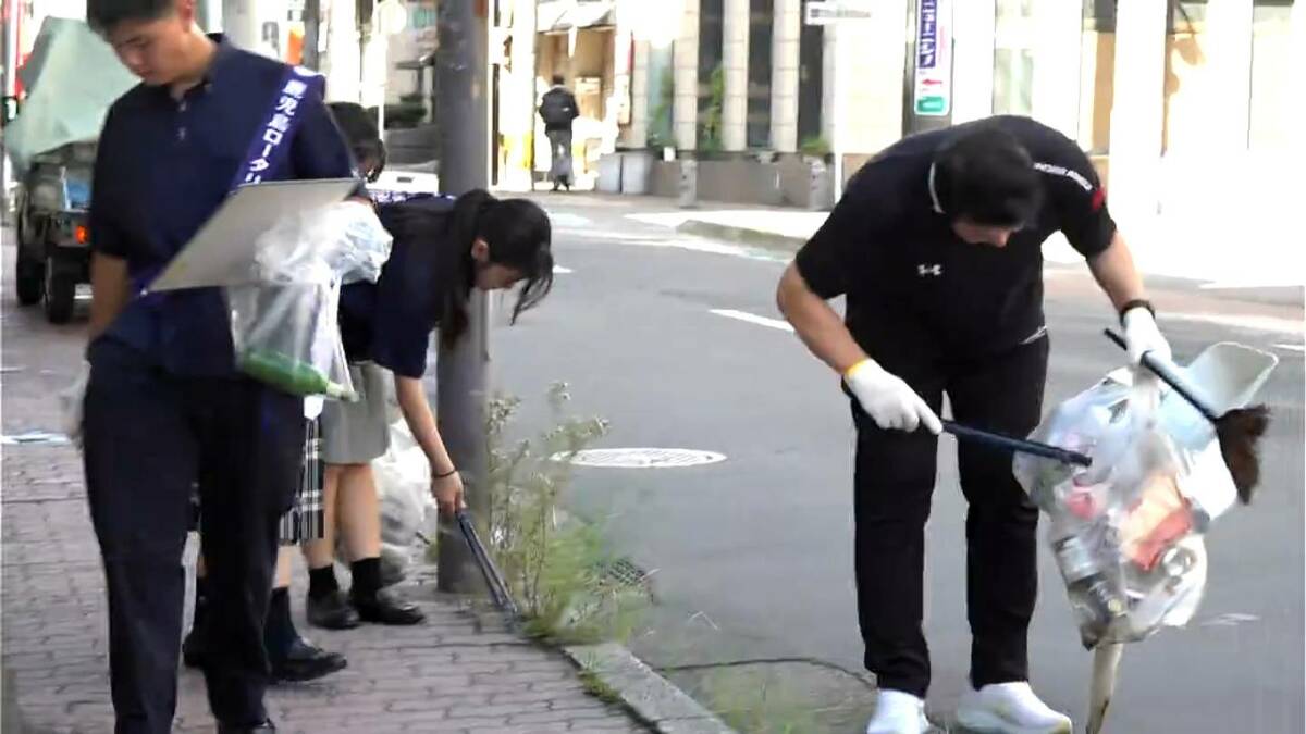 天文館エリアをきれいに　鹿児島ロータリークラブが高校生と清掃活動