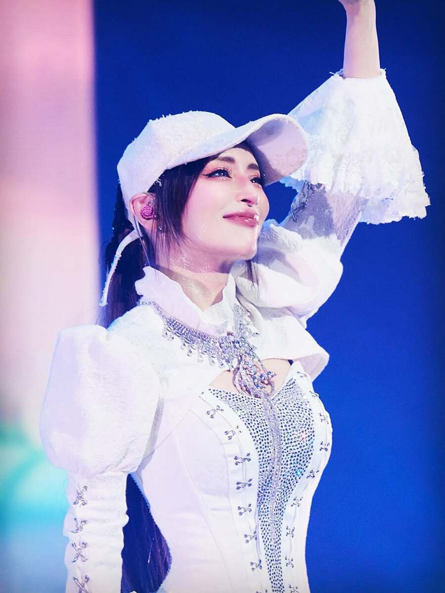 浜崎あゆみ 】 「しんどい時こそ笑ってみる」「いつかそれが本当の笑顔