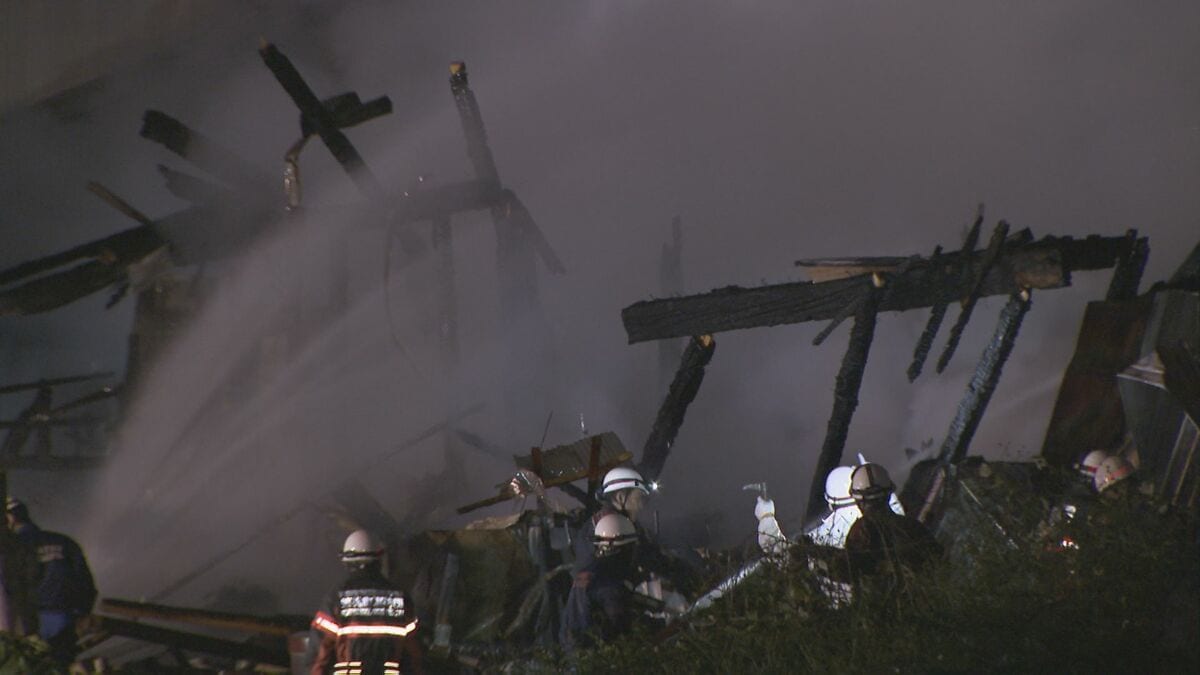 木造2階建て住宅全焼 住人の74歳男性けが 妻と三男は無事 出火当時ファンヒーターを使用 岐阜・笠松町