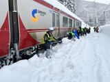 大雪で4日間の立ち往生…回送列車がストップ　しなの鉄道北しなの線は黒姫駅～妙高高原駅間で運転見合わせ【写真掲載　現場の状況は】　|　SBC NEWS | 長野のニュース | SBC信越放送