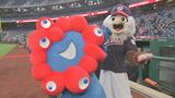 大谷選手出場試合にミャクミャク登場 今月13日開幕の大阪・関西万博をPR グラウンドでダンス披露|TBS NEWS DIG