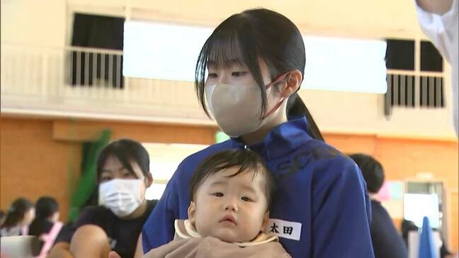 中学生が赤ちゃんとふれあう特別授業「命の尊さを体感して思いやりの心を育んで」【岡山】|TBS NEWS DIG