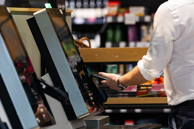 英小売りが大幅減速、食料品中心に総じて低迷－５月売上高は2.7％減