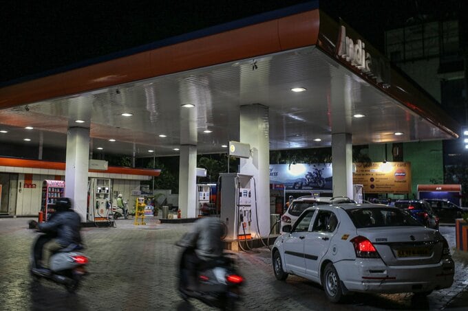 インドがガソリン・軽油値上げ、10日間で4回目－インフレあおる恐れ