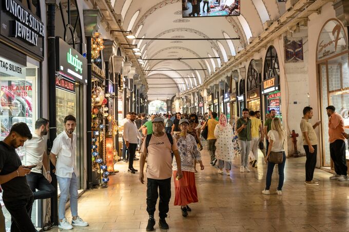 トルコのインフレ率、10月は予想ほど鈍化せず－年内の利下げ観測後退