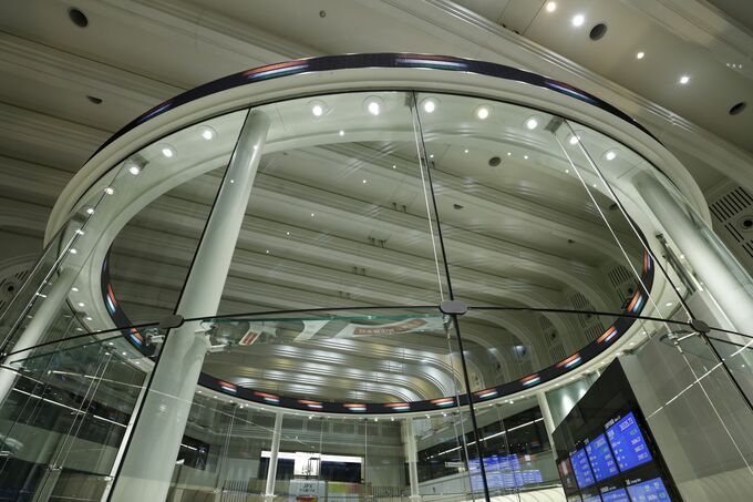 【日本市況】株下落、早期停戦に懐疑的－片山財務相発言で円買われる