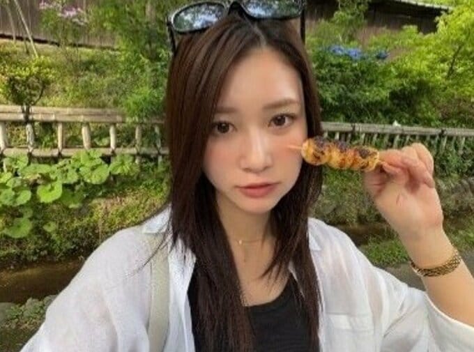 【 生見愛瑠 】お団子片手にお散歩ショット　ファン反響「美しすぎます」「大人になったなー」|TBS NEWS DIG