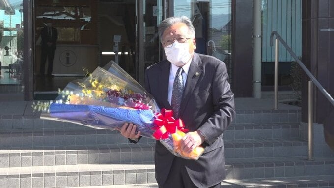 南アルプス市　金丸市長が3期目初登庁　|　山梨のニュース | ＵＴＹテレビ山梨
