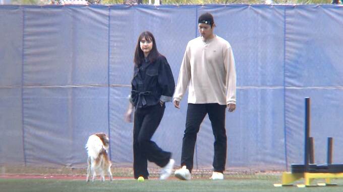 大谷翔平が妊娠公表の真美子夫人&愛犬・デコピンとキャンプ施設訪問　バッテリー組は日本時間12日にキャンプイン|TBS NEWS DIG