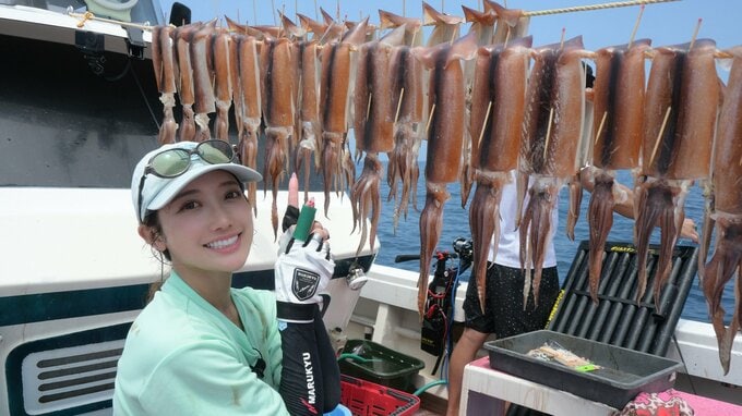 【 片原恵麻 】　「夏のイカ、楽しすぎる！」3年半ぶりのスルメイカ釣りで“爆釣”　船上干しにも挑戦しファン大反響|TBS NEWS DIG