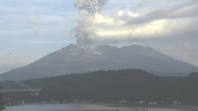 桜島で噴火 噴煙2000ｍ【16日の降灰予報】鹿児島・宮崎　|　鹿児島のニュース｜MBC NEWS｜南日本放送