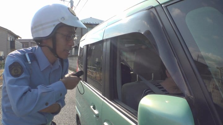 センターラインなどがない生活道路　きょうから法定速度30㎞に引き下げ　改正周知のための街頭指導　山梨・甲斐市