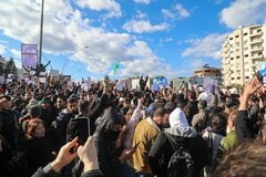 シリア西部で抗議デモ襲撃、3人死亡－アサド前政権派が関与の可能性| TBS CROSS DIG with Bloomberg