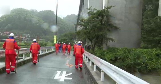 大雨で増水の川に人が流される・けさから捜索続くも行方分からず（山口県周南市）|TBS NEWS DIG