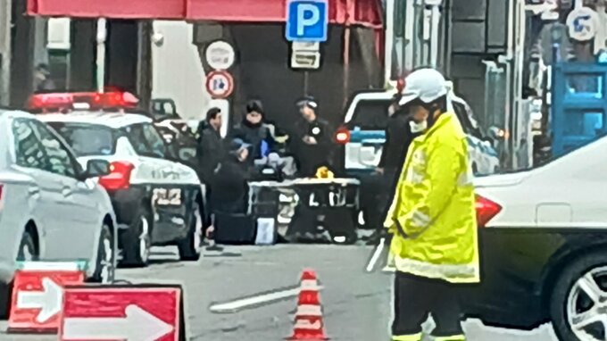 秋田駅前に不審なスーツケースと通報　警察の確認のため規制され現場周辺は一時騒然　中身は空で危険性なし|TBS NEWS DIG