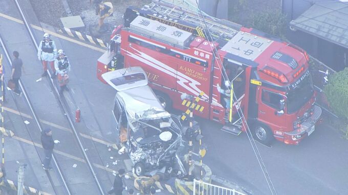 【速報】軽乗用車は大破… 踏切で列車と車が衝突  車内から救助された73歳女性は心肺停止 JR高山線|TBS NEWS DIG