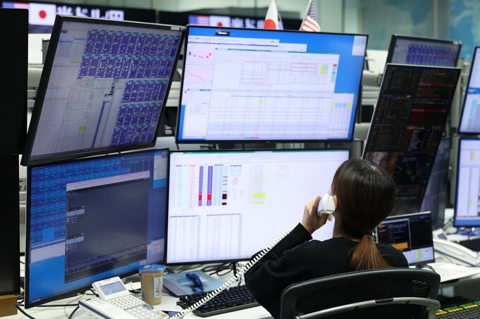 【日本市況】円が急伸、日銀利上げ観測で対ドル153円台半ば－株下落