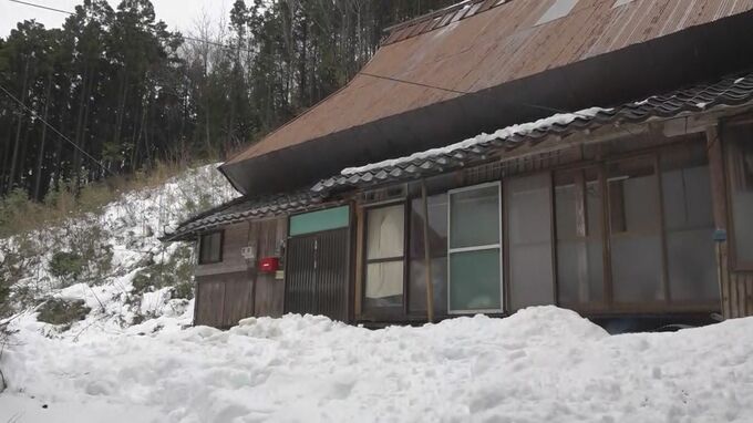 屋根からの落雪直撃か 70代女性が雪に埋もれ死亡 石川・輪島市|TBS NEWS DIG