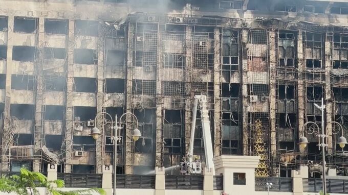 エジプトで警察本部が全焼、38人がけが
