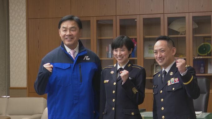  “陸自の歌姫”こと鶫真衣さん熱唱「少しでも音楽で幸せになって」馳浩石川県知事の前で“アメイジング・グレイス”  披露　|　石川県のニュース｜MRO北陸放送